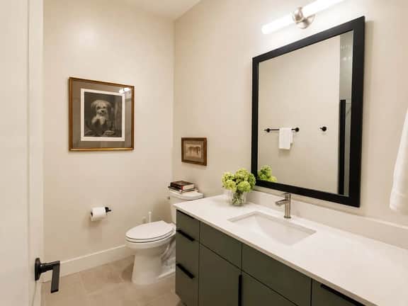 The Jardin Iris Suite | Near Downtown - Image 5