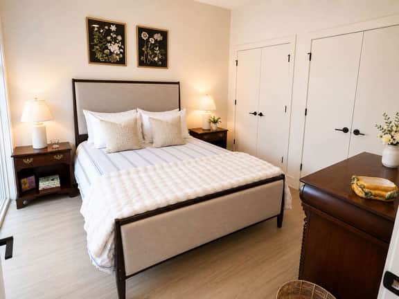 The Jardin Maple Suite | Near Downtown - Image 5