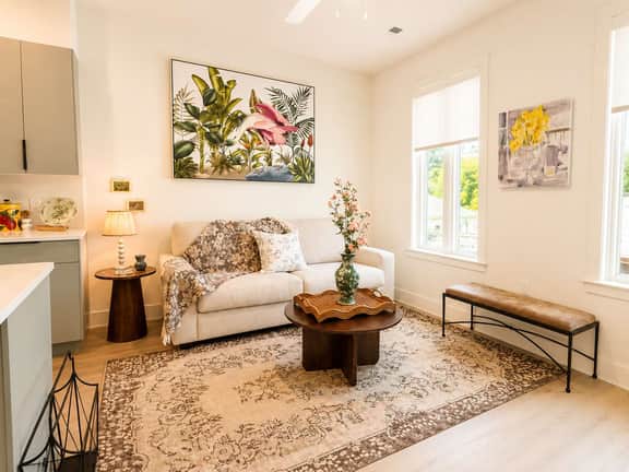 The Jardin Rose Suite | Near Downtown - Image 4