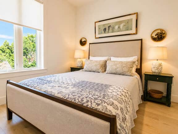 The Jardin Rose Suite | Near Downtown - Image 2