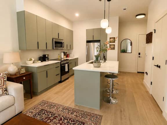 The Jardin Lily Suite | Near Downtown - Image 4