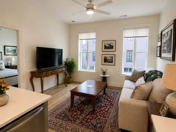 The Jardin Lily Suite | Near Downtown - Image 5