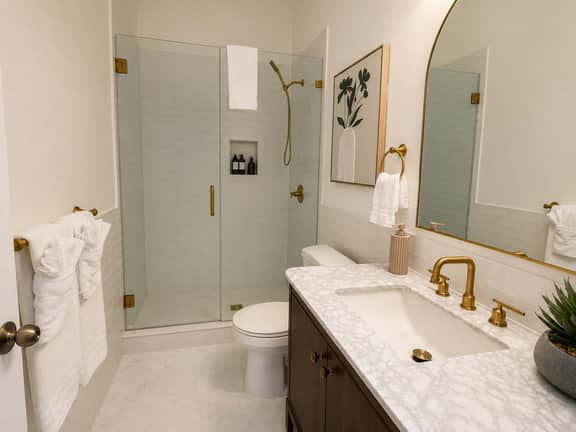 Stunning Home Near Starland | 2 King Beds - Image 4