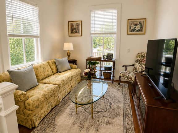 Stunning Home Near Starland | 2 King Beds - Image 5