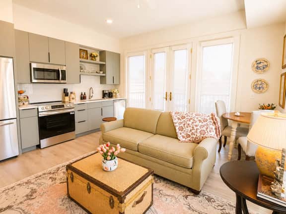 The Jardin Dogwood Suite | Near Downtown - Image 3