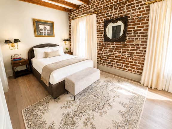 Uncle Ngoan's Room at Keystone Hotel - 301 - Image 2