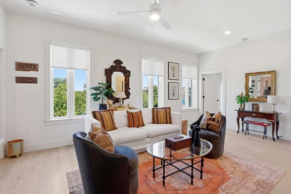 The Jardin Azalea Suite | Near Downtown - Image 1