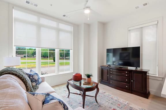The Jardin Tulip Suite | Near Downtown - Image 1