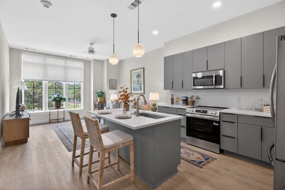 The Jardin Fern Suite | Near Downtown - Image 1