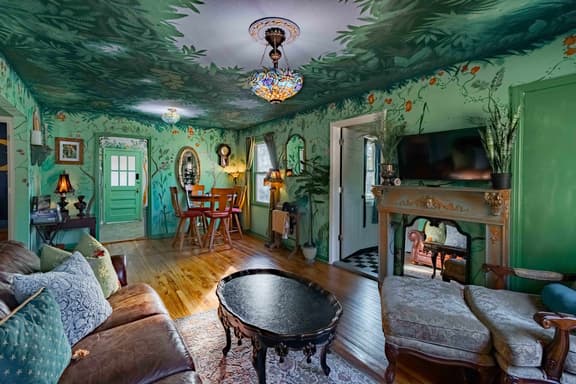 Antique Garden Retreat - Image 1