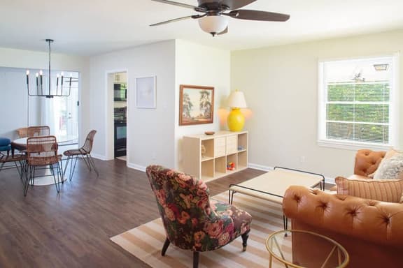 Midtown Cottage in Savannah - Image 1