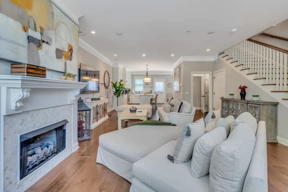 Villa De Luxe Near Forsyth Park w/Private Hot Tub - Image 1