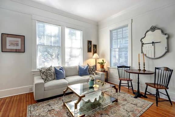 Charming 2BR/1BA in a Restored 1920s Savannah Home - Image 1