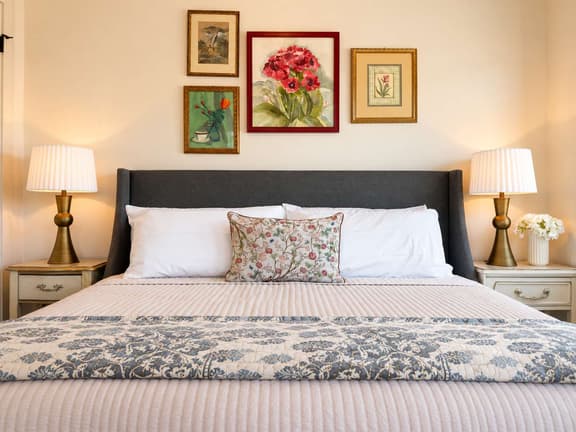 The Jardin Elm Suite | Near Downtown - Image 1