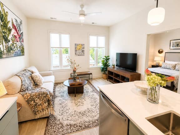 The Jardin Rose Suite | Near Downtown - Image 1