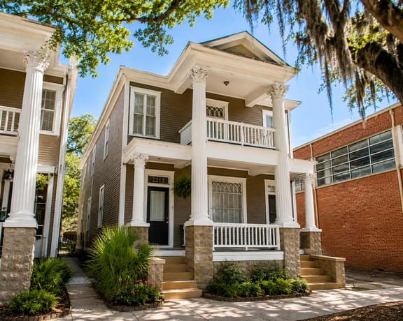 The Gilded Magnolia | Historic Savannah Stay - Image 1